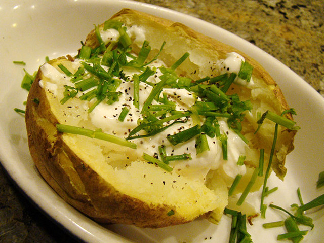 Baked potato with cream cheese & chive